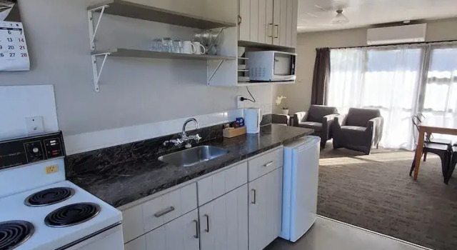 Апартаменты Cherry Grove Motel
