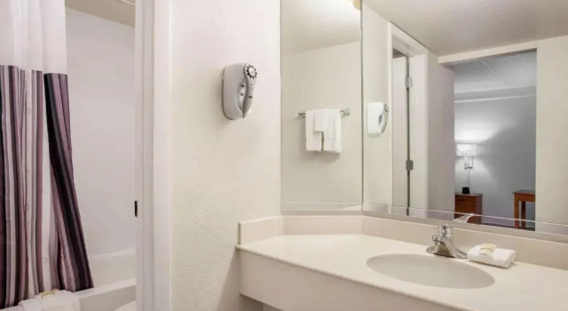 Номер Standard Baymont by Wyndham Fort Myers Central
