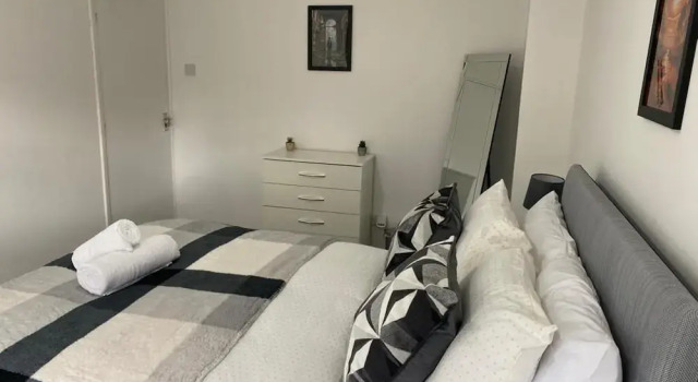 Коттедж Birmingham - 4BR - Sleeps 9 - Parking - Garden