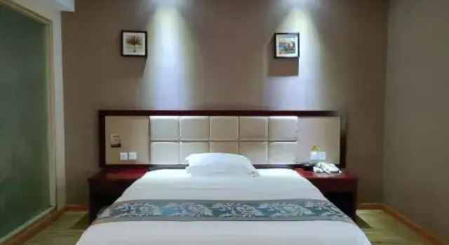 Люкс Deluxe Fenghuang Huating Hostel