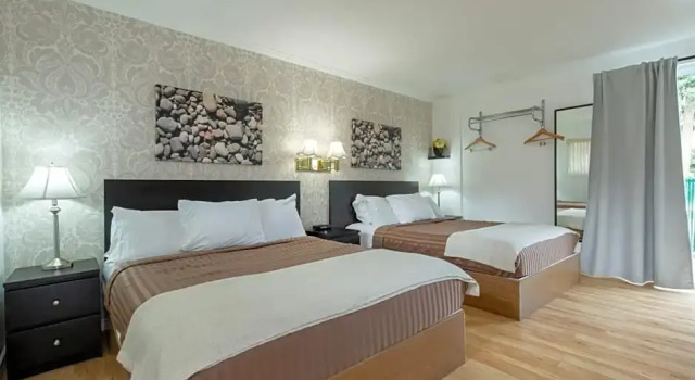 Четырёхместный номер Standard Riverside Resort & RV Park