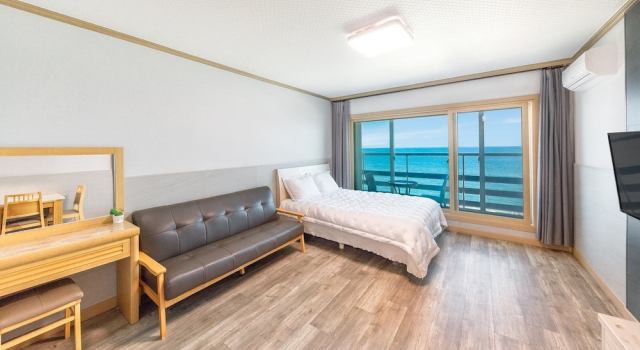 Номер Standard c 1 комнатой с балконом и с видом на океан Sokcho Bird Island Pension