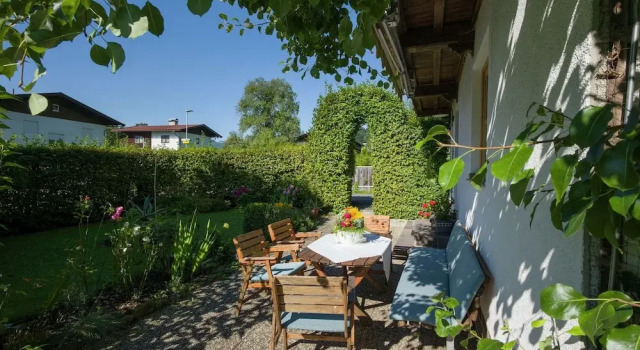 Wooden Chalet in St Johann Tyrol With a Mountain View, Забронировать Шале Отели Тироля 3 звезды, 3*