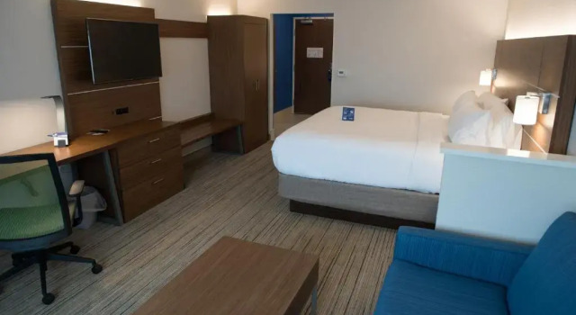 Люкс Holiday Inn Express & Suites Merrillville by IHG