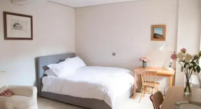 Renovated Studio Heart Of Chelsea, Забронировать Отель Кенсингтон и Челси Лондон, рядом с Здание «Мишлен Хауз»