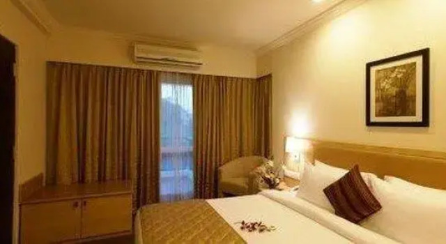 Номер Standard Royal Orchid Suites