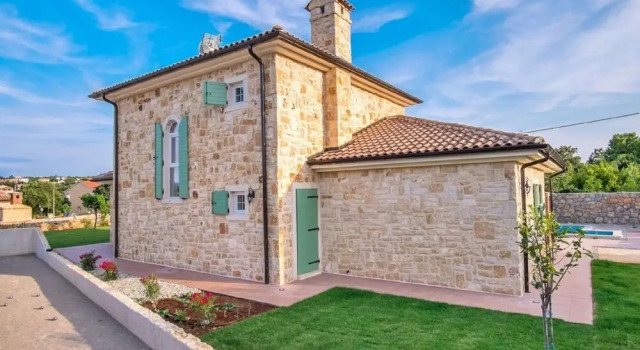 Newly built stone house with pool and beautiful garden on the island of Krk, Prenota Hotel Hotel a Isole Quarnerine con piscina, Piscina