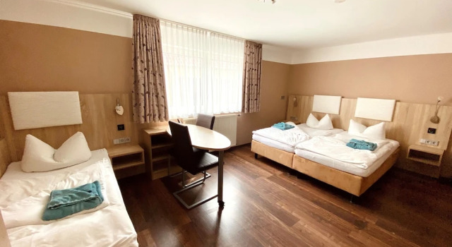 Hotel garni Kleindienst, Reserva ahora Hostal o pensión Hoteles en Upper Palatinate con piscina, Piscina