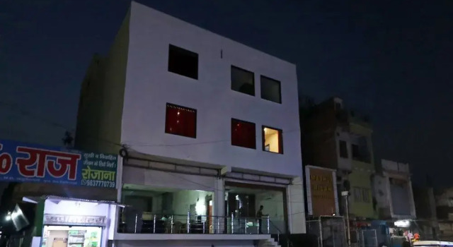 OYO 22979 Saffron Hotel