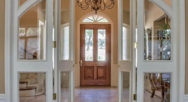 Вилла Luxury с балконом Lx33: Luxury Vacation Villa On Pebble Beach With Pool