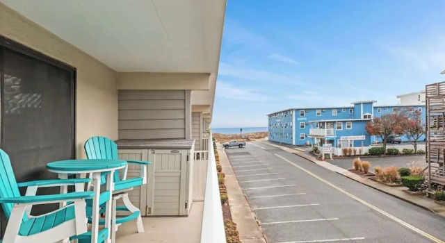 Salty Sands 4 208 2BR Ocean-block Condo, Balcony, Beach Gear & Parking, Забронировать Апарт-отель Апарт-отели Оушен-Сити, рядом с Roland E. Powell Convention Center &amp; Visitors Info Center, Апарт-отель