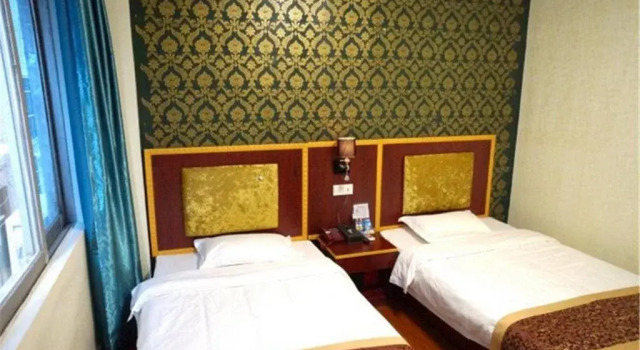 100 Chain Hotel