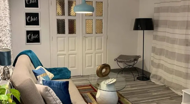 Апартаменты Deluxe Airport16 bed and breakfast