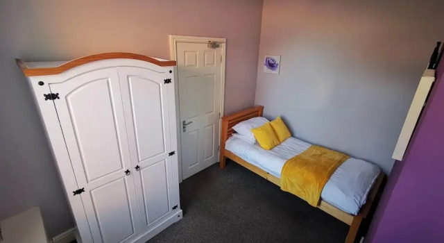 Your Night Inn @ Kimberley, Забронировать Дом для отпуска Коттеджи Вулвергемптона, рядом с Wolverhampton City Council, Коттедж