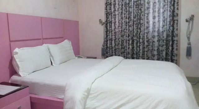 Fortune Pearl Hotel, Забронировать Отель Отели Ewu с парковкой, Парковка