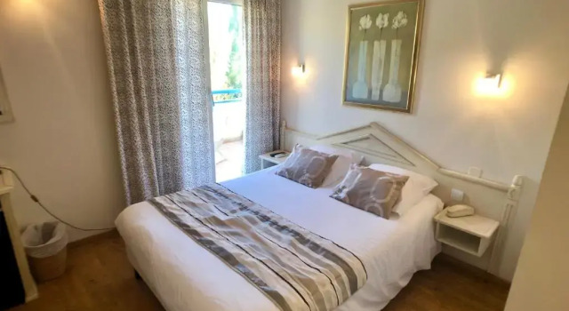 Двухместный номер Standard с красивым видом из окна Hôtel Méditerranée