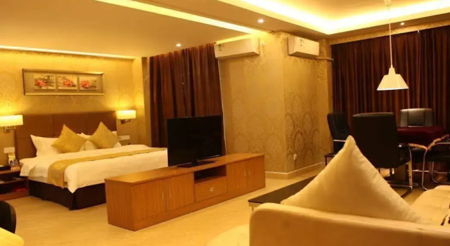 Laiyueke Hotel, Rezerwuj Hotel Hotele w Shenzhen z parkingiem, Parking
