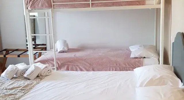 Четырёхместный номер Standard с балконом Hôtel Restaurant le Bellevue