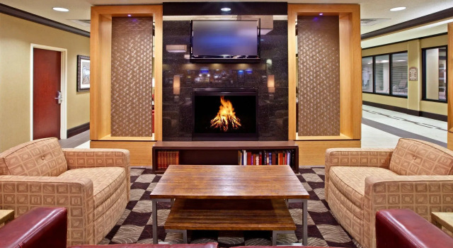 Holiday Inn Express & Suites Seymour by IHG, Boek Hotel Hotels in Indiana met parkeren, Parkeren