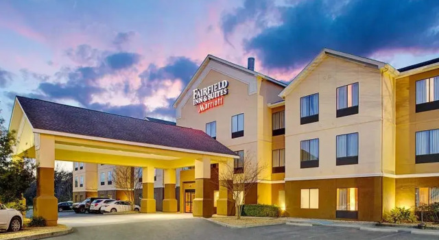 Fairfield Inn & Suites Lafayette South, Забронировать Отель Лафайетт Acadiana, рядом с Heymann Memorial Park