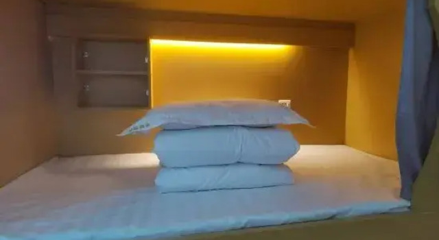 Женская капсула Xiao Hotel Apartment (Shanghai Pengpu Xincun Subway Station)