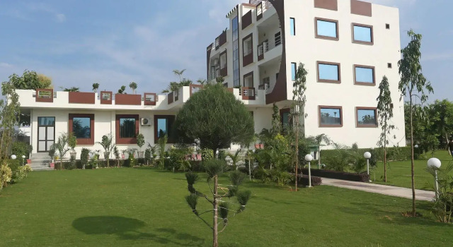 Люкс OYO 18301 Hotel A-one