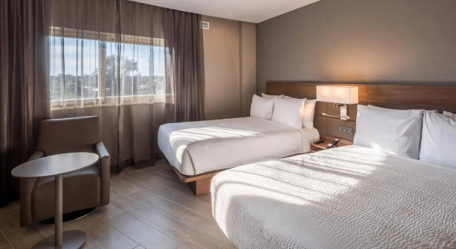 Четырёхместный номер Standard с видом на город AC Hotel by Marriott Guadalajara Expo