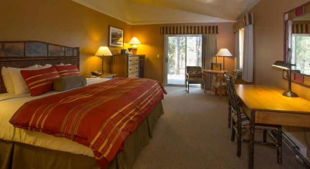 Headwaters Lodge & Cabins at Flagg Ranch