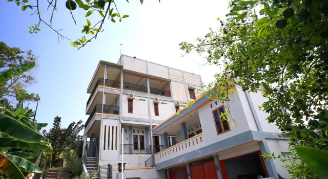 OYO 2343 Winolanto Guest House Syariah, Book Guesthouse Balikpapan 