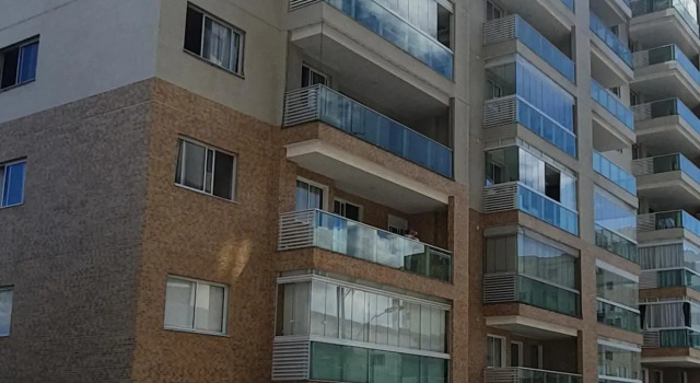 Apt com dois quartos, novo, centro de Guarapari! Varanda gourmet com vista mar, churrasqueira, Smart TV, Wi-Fi 200 MB, Lavadora de roupas e Garagem privativa