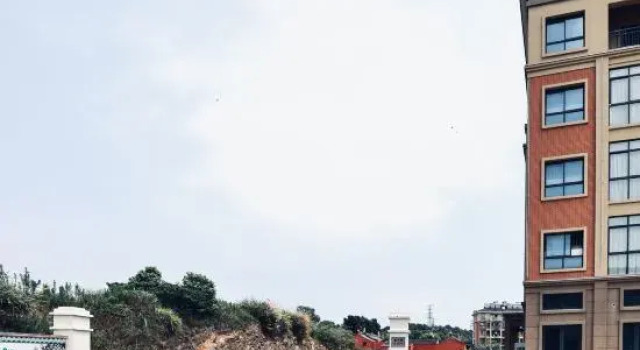 One-stop Hotel on the side of Zhoushan Mountain