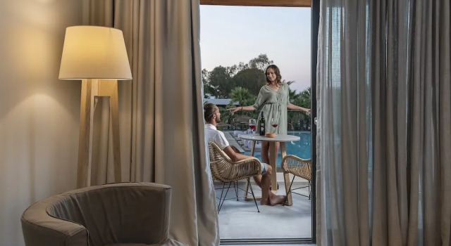 Полулюкс Caravia Beach Hotel