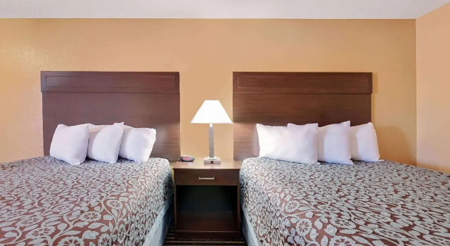 Days Inn Spokane Downtown, Забронировать Отель Спокан Spokane Metropolitan Area, рядом с Собор Богоматери Лурдской