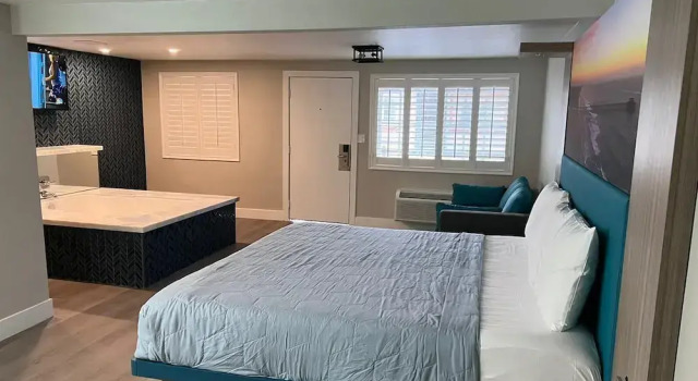 Двухместный люкс Super 8 by Wyndham Oceanside Downtown