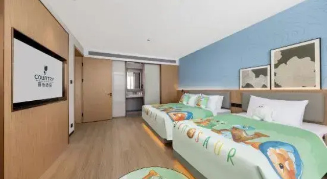 Семейный люкс Country Inn & Suites by Radisson Hotel (Nanchang West Railway Station Guotizhongxin Subway Station)