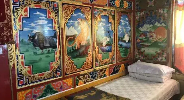 Кровать в общем номере Kangding Kangxin Business Chinese Inn