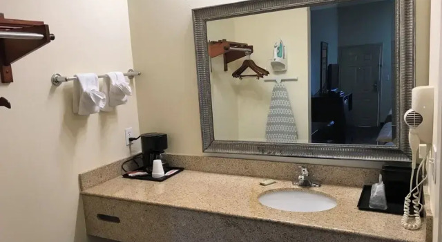 Standard Zimmer Executive Inn and Suites