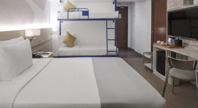 Четырёхместный семейный номер Standard TRYP by Wyndham Mall of Asia Manila