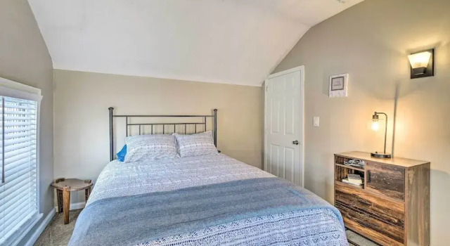 Walk to Parks & Dining: Cozy Canandaigua Home!, Забронировать Отель Канандейгуа Finger Lakes, рядом с Ферма грейнджера и музей карет