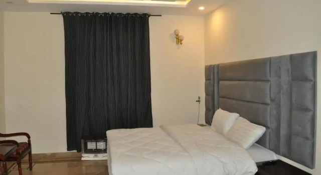 Grand Hayat Guest House, Rezervovat Penzión Islámábád Pákistán, poblíž The Centaurus Mall