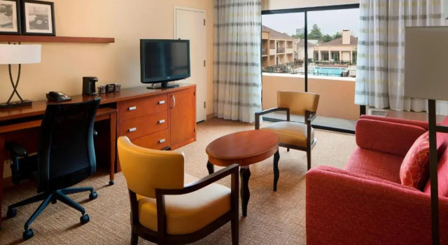 Двухместный номер Standard Courtyard Birmingham Hoover