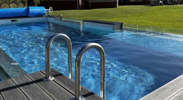 The Firs Luxury Home, Book Feriehus Hoteller i Boston med pool, Swimmingpool