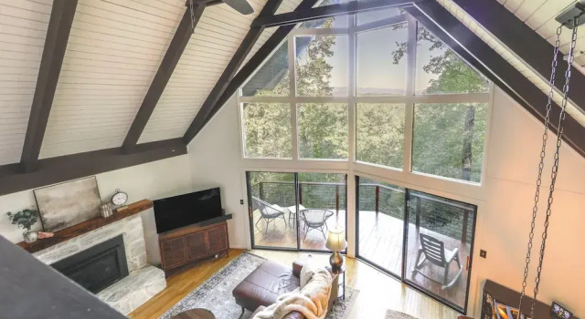 Коттедж Blue Ridge Pkwy View & Deck: Brevard Home!