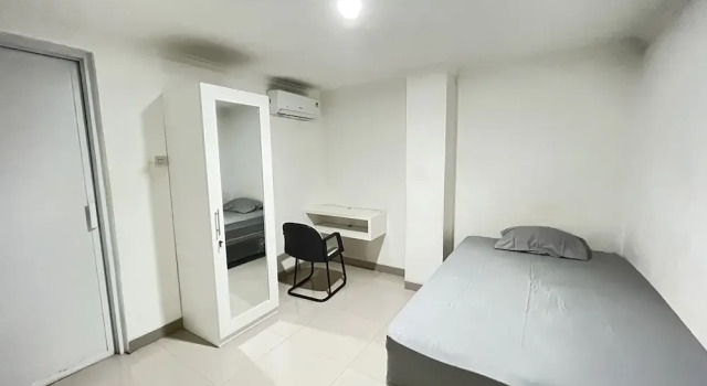 OYO 93721 RuPA Near LRT Velodrome 2 Rawamangun, Book Hotel Jakarta Jakarta Province, near Arion Mall