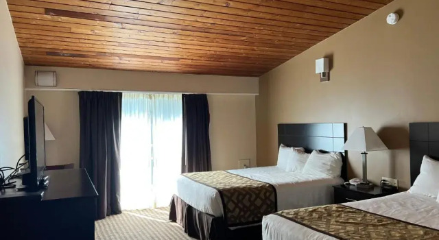Четырёхместный номер Standard The Putney Inn