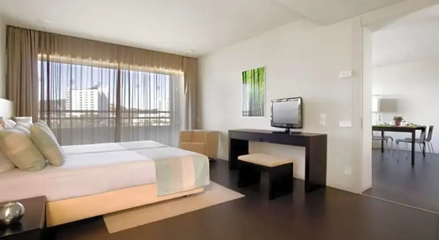 Трёхместный люкс с 2 комнатами Aqualuz Troia Mar & Rio Hotel & Apartments