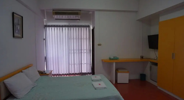 Номер Deluxe с балконом M In Korat Service Apartment