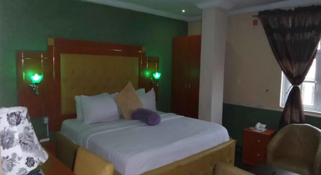 De Heavens Royale Hotel & Towers