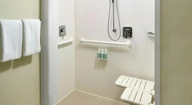 Четырёхместный номер Standard Courtyard by Marriott Atlanta Airport South/Sullivan Road