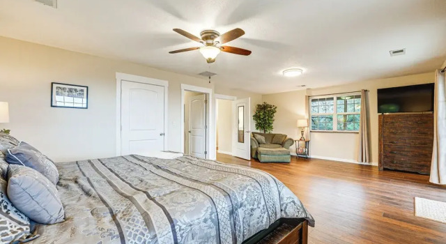 Коттедж Lakeside Blue Eye Escape w/ Game Room & Hot Tub!